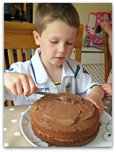 Icing a chocolate cake